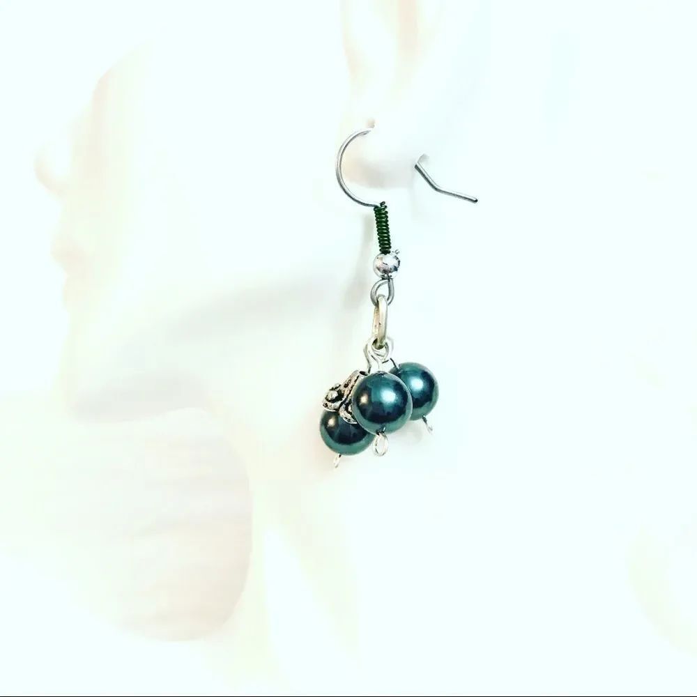 Green beaded earrings  - Picture 2 of 3